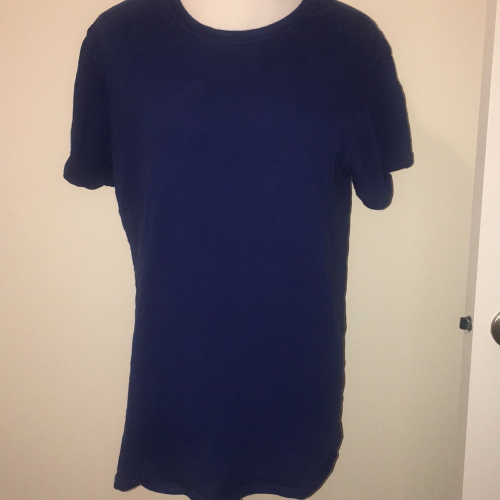 (Free with bundle) Basic T-shirt